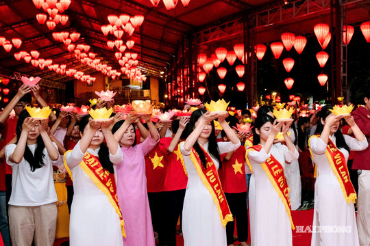 Lung linh hoa đăng mùa Vu Lan báo hiếu
