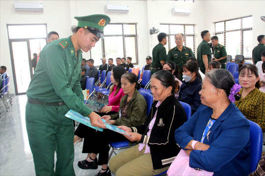 Củng cố 'cột mốc lòng dân' nơi biên giới