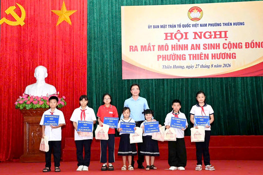 Phường Thiên Hương trao 251 triệu đồng tặng học sinh, hộ dân có hoàn cảnh khó khăn