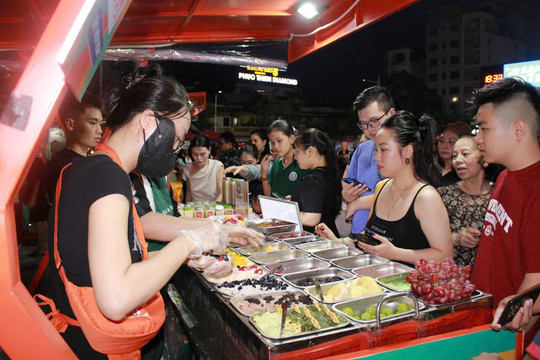Sức hấp dẫn Phố đi bộ - ẩm thực đêm Hải Phòng