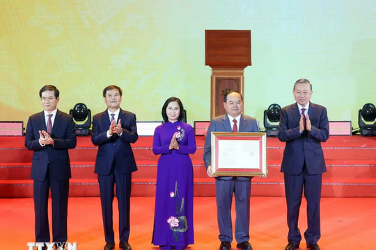 Lễ công bố thành lập thành phố Quảng Ninh và đón nhận Huân chương Lao động hạng nhất