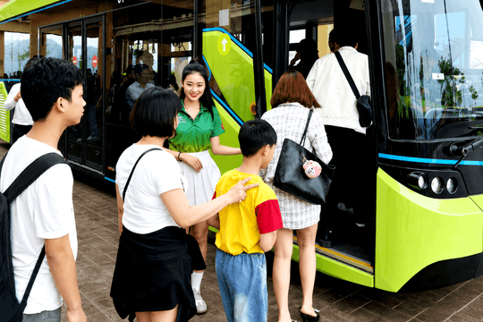 Tìm hướng phát triển xe buýt công cộng kết nối Đông - Tây