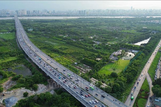 Xử phạt 19 trường hợp vi phạm khoảng cách an toàn trên cao tốc