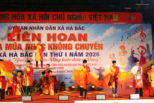 Xã Hà Bắc liên hoan ' Giai điệu tự hào – Vững bước dưới cờ Đảng' mừng Quốc khánh 2/9