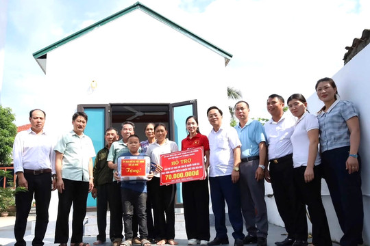 Lai Khê hỗ trợ 155 triệu đồng xây dựng, sửa chữa nhà ở cho 3 gia đình khó khăn