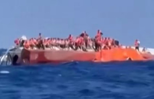 Lật tàu chở gần 300 người ngoài khơi Cộng hòa Cyprus