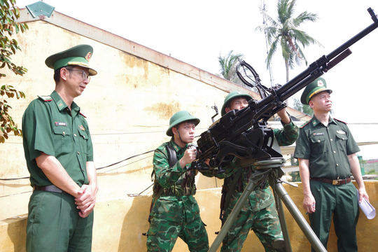 Vui Tết Độc lập, chắc tay súng nơi tiền tiêu