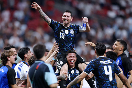 Lionel Messi tuyên bố giã từ sự nghiệp thi đấu quốc tế trong màu áo đội tuyển Argentina