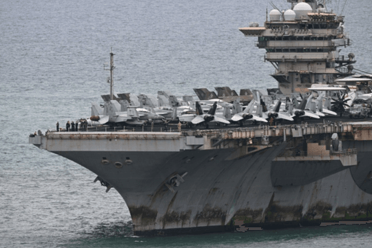 Tàu USS Abraham Lincoln cập cảng Thái Lan