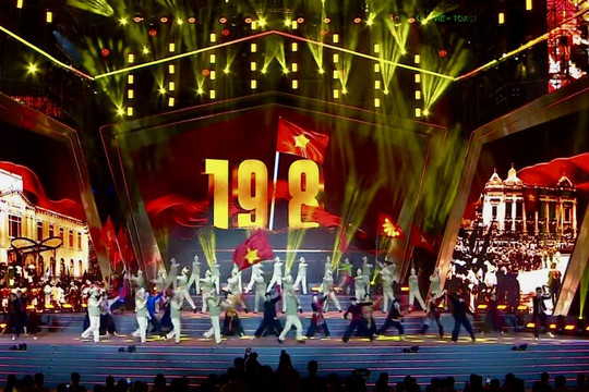 Chương trình nghệ thuật 'Việt Nam tự hào vững bước'