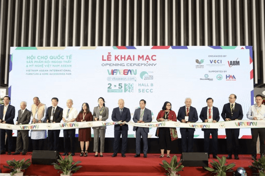 Khai mạc Hội chợ Quốc tế Sản phẩm Nội Ngoại thất và Mỹ nghệ Việt Nam ASEAN lần thứ 4