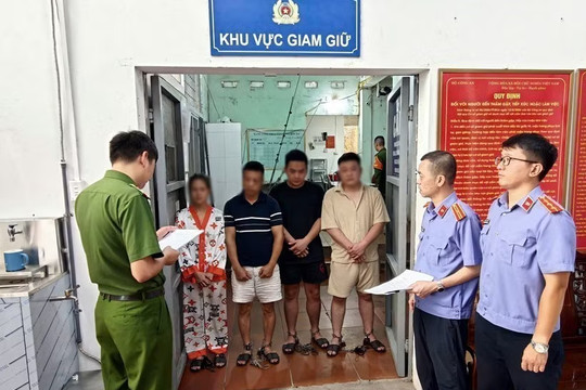 Tạm giữ hình sự 4 đối tượng hành hung lái xe taxi ở Quảng Ninh
