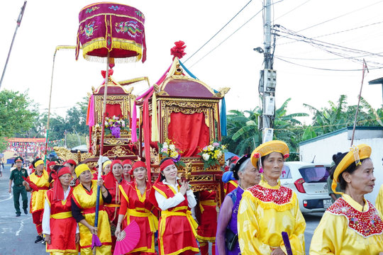 Duoi Temple Festival opens