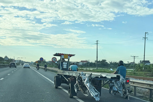 Lo ngại mất an toàn từ xe tự chế trên quốc lộ 5