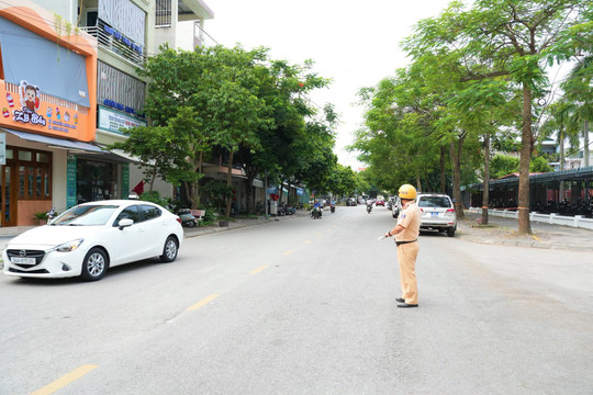 Giao thông an toàn trong ngày khai giảng