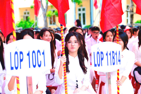 Hẹn cùng áo trắng