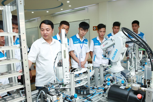 11 nhóm vị trí lĩnh vực khoa học và công nghệ phải định kỳ chuyển đổi