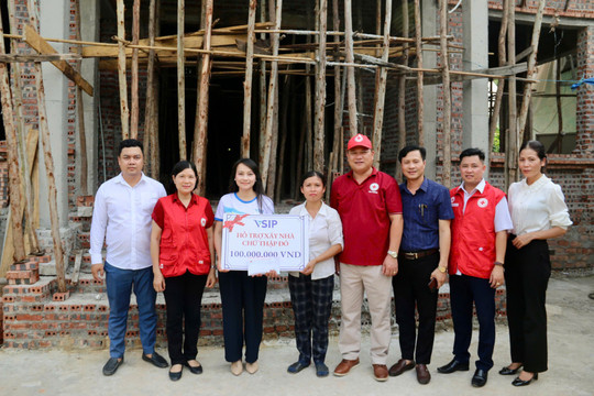 Trao nhà mới, tiếp thêm điểm tựa