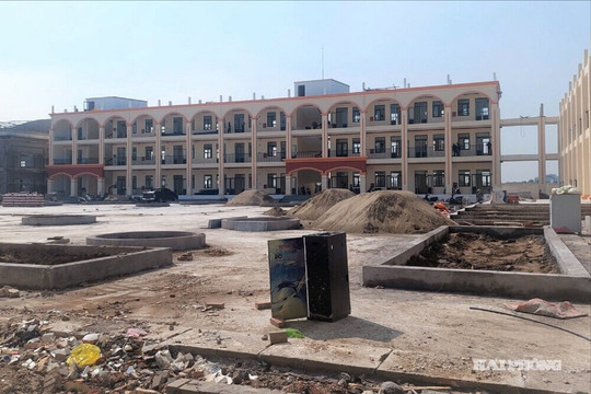 Kiểm điểm, làm rõ trách nhiệm tập thể, cá nhân đối với nhiệm vụ chậm tiến độ