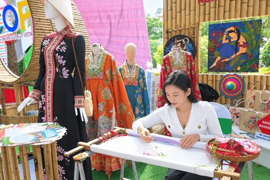 Nghề thêu ren truyền thống Hải Phòng tìm hướng đi mới