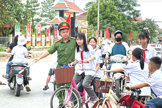 An toàn cổng trường cần giải pháp căn cơ