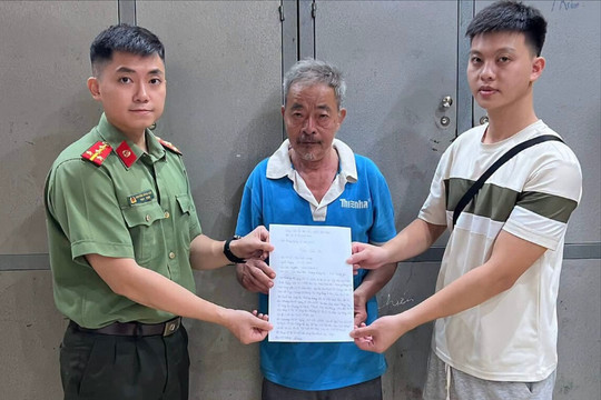 Công an Tứ Minh giúp người đi lạc trở về với gia đình trong đêm