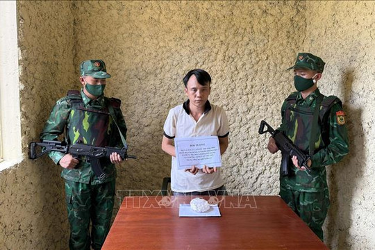 Bắt giữ hai đối tượng mua bán, tàng trữ heroin tại Điện Biên