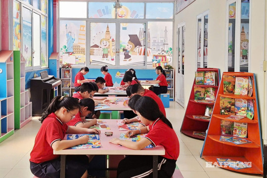 Để học sinh biết chơi nhạc, vẽ tranh