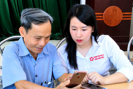 Đồng hành cùng người cao tuổi trong chuyển đổi số