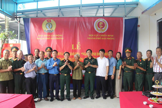 Bàn giao nhà 'Nghĩa tình đồng đội' tặng cựu chiến binh xã Nam Thanh Miện