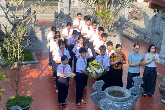 Cùng giới trẻ tìm về truyền thống