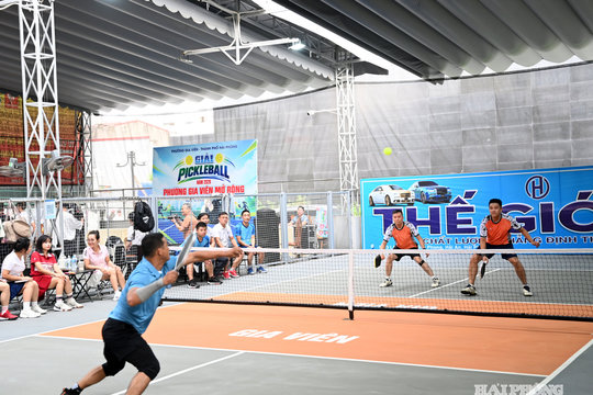 32 tay vợt tranh tài Giải Pickleball phường Gia Viên