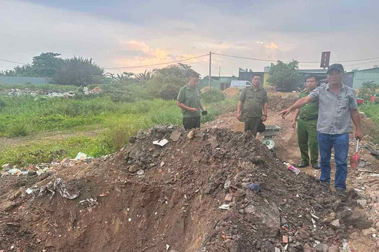 Khởi tố 4 bị can trong các vụ chôn lấp chất thải trái phép