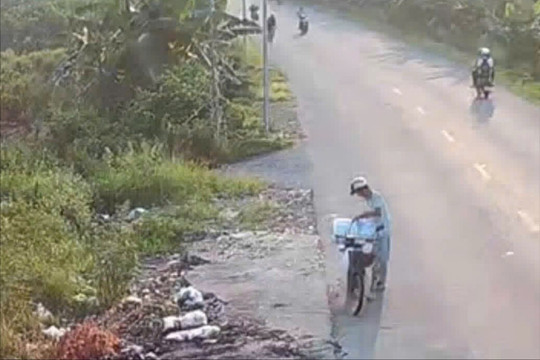 Camera ghi lại cảnh vứt rác, một người ở Hà Bắc bị phạt gần 2 triệu đồng