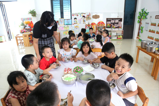 Bảo đảm an toàn bữa ăn bán trú