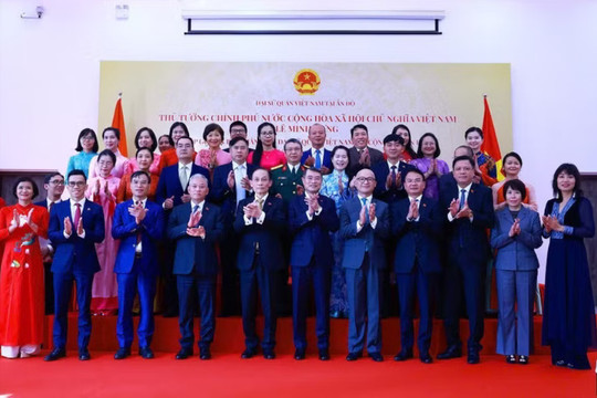 Thủ tướng Lê Minh Hưng gặp gỡ cán bộ, nhân viên các cơ quan đại diện Việt Nam tại Ấn Độ