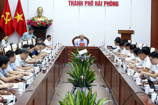 Chủ tịch UBND thành phố Đỗ Thành Trung làm việc với Sở Giáo dục và Đào tạo