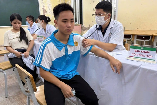 Nhân viên y tế trường học hưởng phụ cấp ưu đãi nghề 30%