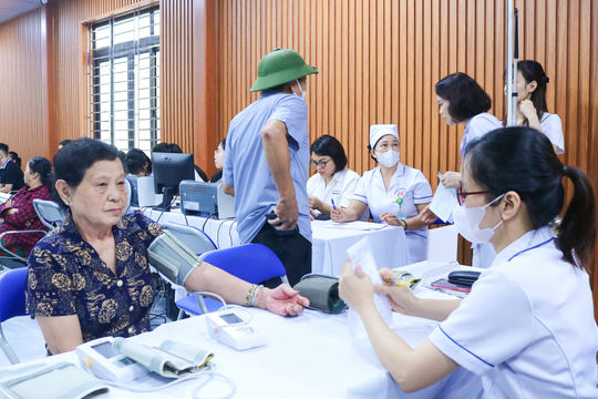 Phù Liễn khám sức khỏe miễn phí đợt đầu cho người dân