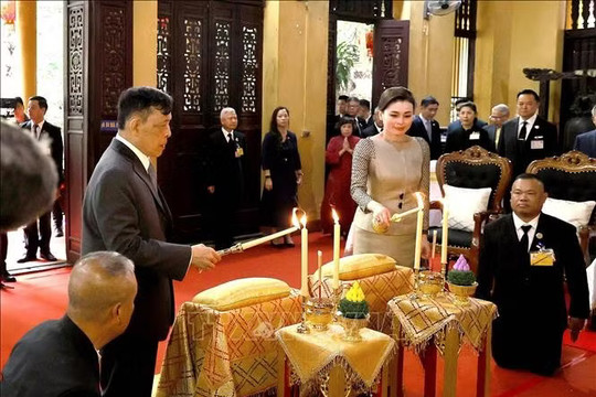 Nhà vua Thái Lan và Hoàng hậu thăm chùa Quán Sứ và dự Lễ cầu an