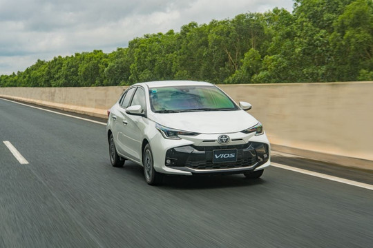 Toyota Vios tiếp tục cuộc đua giảm giá khó tin ở thị trường Việt Nam