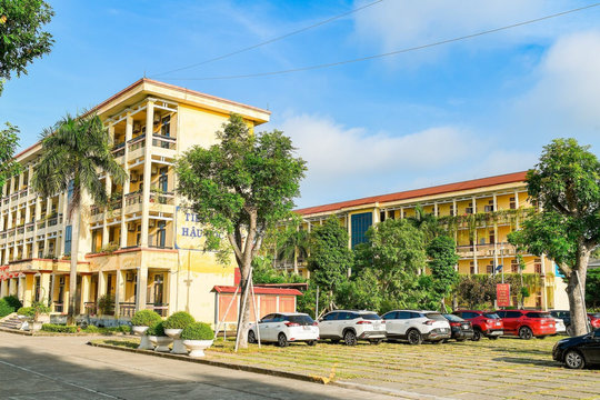 Thi chọn phương án kiến trúc Trường THPT Chuyên Nguyễn Trãi