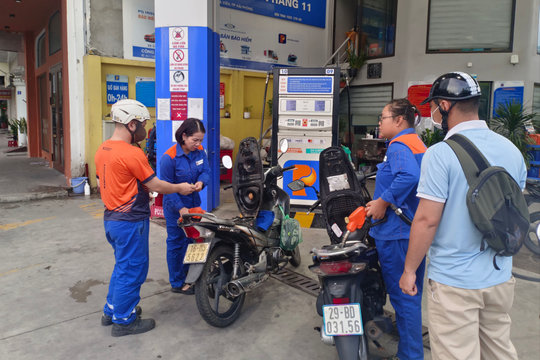 Giá xăng tăng gần 1.400 đồng/lít từ 15 giờ ngày 17/9