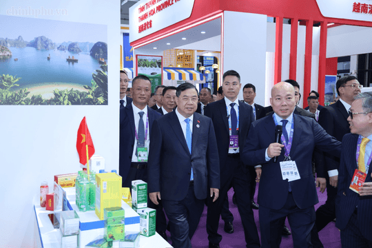 Việt Nam tham gia Hội chợ CAEXPO và CABIS tại Trung Quốc
