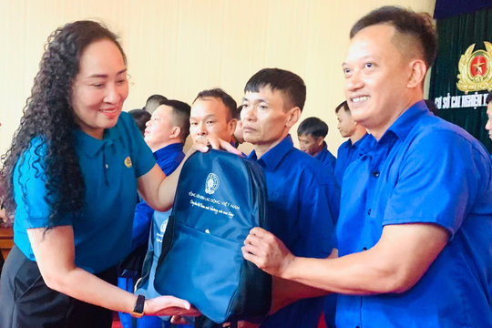 Trao bánh Trung thu cho học viên Cơ sở Cai nghiện ma túy số 2