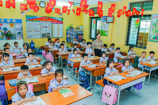 Thủ tướng chỉ đạo huy động tất cả nguồn lực, in ấn, cung ứng đủ sách giáo khoa