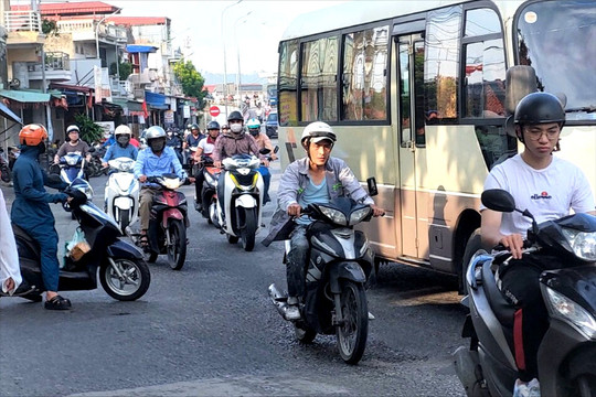 Áp lực giao thông quanh các khu công nghiệp ở An Phong