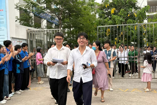 Thông tin 'không còn xét chứng chỉ ngoại ngữ' là không chính xác