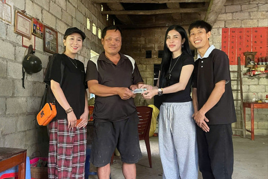 Mang 'Trung thu yêu thương' đến trẻ em vùng biên Cao Bằng