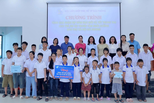 Mang Tết Trung thu đến với trẻ em khó khăn